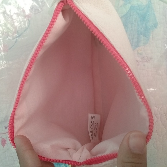 Sold BNWT Teaology Pink Cosmetic Bag *FREE WITH $40+ PURCHASE - Picture 4 of 4
